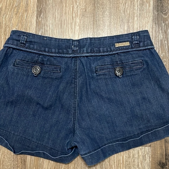Premium BB Contour Denim Jeans
Shorts - Picture 6 of 9